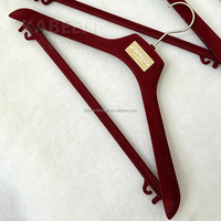 Cintres antidérapants robustes en velours rouge avec barre transversale, logo personnalisé pour les boutiques de robes de mariée, robes de soirée, robes de mariée