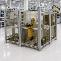 Clôture de sécurité en profilé aluminium pour ligne d'automatisation de tri logistique