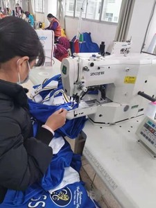 Gaun Bedah Medis Perawat yang Dapat Disesuaikan dan Digunakan Kembali, Seragam Pabrik yang Diterbitkan Ulang untuk Staf Rumah Sakit dan Pakaian Kerja Apotek - Product Image 5