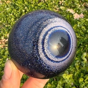 Esfera de Cristal de Piedra Arenisca Azul Tallada a Mano de Alta Calidad CrystalHola para Decoración del Hogar y Feng Shui - Product Image 1