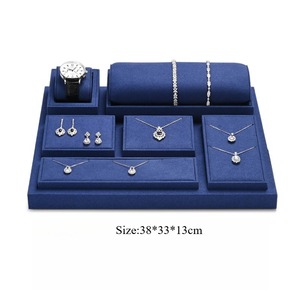 Exhibidores de joyería de lujo personalizados, de alta gama, de microfibra, para anillos, collares, relojes y otras piezas de joyería. - Product Image 6