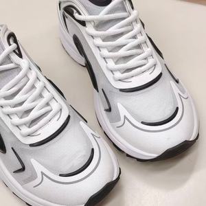 Chaussures de skate de luxe de la même marque et du même style avec sangle. Chaussures de sport classiques en maille élastique pour hommes - Product Image 6