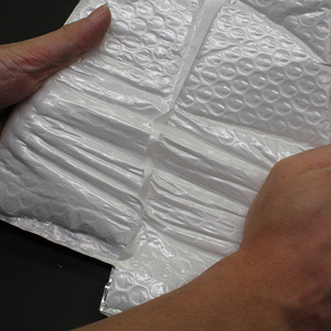 Enveloppes en plastique recyclables et étanches pour expédition, emballage <span class=keywords><strong>d</strong></span>'enveloppes rembourrées <span class=keywords><strong>d</strong></span>'affranchissement, sac postal à bulles, vente en gros - Product Image 4