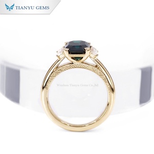 Tianyu Gems Green Emerald Cut Moissanite Bague de mariage en or jaune pour femme - Product Image 3