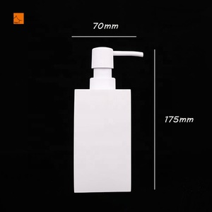 Dispensador de Jabón, Loción o Champú AELO, Moderno, Cuadrado, Blanco y Negro, de Poliresina Reciclada, Fácil de Limpiar, para Baño - Product Image 5