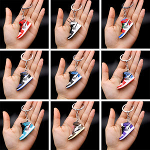 Llavero de Plástico PVC Personalizado al por Mayor, Juego de Llaveros de Tenis y Baloncesto, Mini Llavero de Zapato, Mini Llavero de Zapatilla Deportiva 3D - Product Image 4