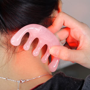Cuerno portátil de mano moderno de lujo multifuncional Gua Sha rosa púrpura Sacalp meridiano masaje resina cinco dientes peine - Product Image 5