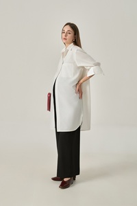 Nouvelle Robe Décontractée d'Été Vietnamienne de Qualité Supérieure, Tissée, à Manches Courtes, Col Rabattu Minimaliste, Respirante, Taille Ample, avec Logo Frontal - Product Image 5