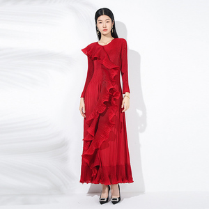 Fornitore di Abbigliamento Plissettato 2025 Ultimo Design Abito Lungo Plissettato con Volant per Donna Vestito Casual da Festa con Strati Irregolari - Product Image 3