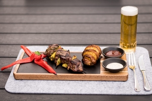 Ensemble de planche à steak en <span class=keywords><strong>ardoise</strong></span> naturelle et bois d'acacia avec bol en céramique planche de service de charcuterie pour restaurant maison <span class=keywords><strong>assiette</strong></span> de service - Product Image 3