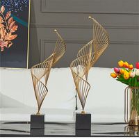 Sculpture en métal doré en forme de spirale torsadée, ornement de table abstrait de luxe léger, décoration de salon, hôtel, bureau, cadeau