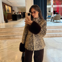 Manteau chaud en fausse fourrure avec ceinture, col montant et détails de poignets en peluche pour femme – Idéal pour l'hiver élégant