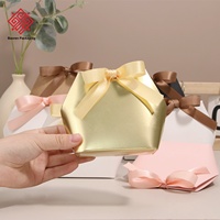Sacs en papier créatifs Baoren Guangdong OEM pour mariage, emballage cadeau haut de gamme, pétales, ruban, sacs à bonbons, boîte à bonbons vide, impression personnalisée