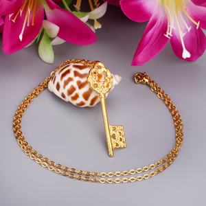 Collar Clásico con Colgante de Llave de Acero Inoxidable y Circonita Cúbica - Product Image 6