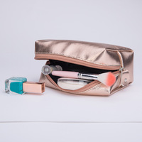 Trousse de maquillage à fermeture éclair en or rose personnalisée en usine Trousse à cosmétiques en cuir PU Saffiano métallique pour femmes