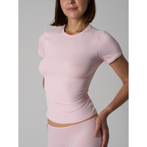 Camiseta de Manga Corta para Mujer SUHE, Corte Ajustado, Cuello Transpirable, Color Sólido, Estilo Urbano, Ajuste Perfecto para Todos, Hecho en Europa - Product Image 4