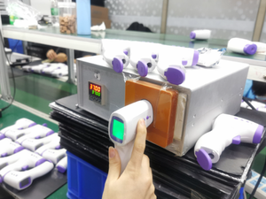 <span class=keywords><strong>Thermomètre</strong></span> <span class=keywords><strong>frontal</strong></span> infrarouge numérique sans contact pour bébé et adulte, <span class=keywords><strong>prix</strong></span> d'usine, alimenté électriquement - Product Image 2