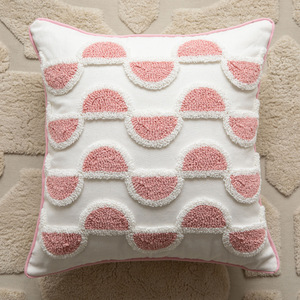 Oreiller de canapé tufté en lin nordique nouveau coussin de maison en rose avec des techniques au crochet Love Design - Product Image 6