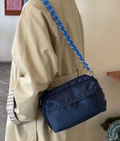 Sac bandoulière carré mini japonais en tissu Oxford résistant à l'eau pour femme, personnalisable en usine, idéal pour le campus et les courts trajets