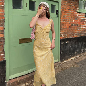 สไตล์สาวหวาน ชุดเดรสพิมพ์ลายดอกไม้ แต่งระบาย ชุดเดรสยาวสำหรับวันหยุด ชุดเดรสเก๋ไก๋โรแมนติกหรูหรา - Product Image 1