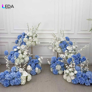 Ramillete de Flores LEDA Blanco, Azul y Rosa, Orquídea Phalaenopsis Blanca, Hecho a Mano, Decoración Floral Suave para Bodas y San Valentín - Product Image 1