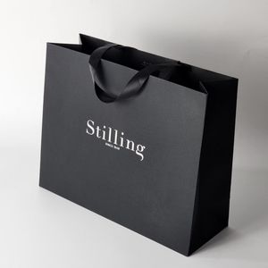 Bolsa de embalaje de ropa de compras de papel impreso con logotipo estampado en plata personalizado al por mayor para tienda de ropa - Product Image 6