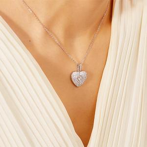 Collar con Colgante de Corazón Abierto con Alas de Ángel de Circonita y Acero Inoxidable PVD Resistente al Agua y al Deslustre para Grabado Láser - Product Image 5