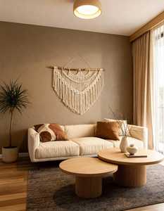 Décoration murale bohème en macramé triangulaire, tissée à la main en corde de coton avec franges et barre en bois pour salon - Product Image 1