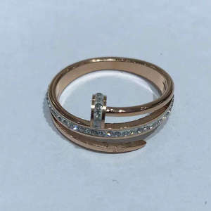 เครื่องประดับแบรนด์แฟชั่นเรี<span class=keywords><strong>ย</strong></span>บง่า<span class=keywords><strong>ย</strong></span> สแตนเลสสตีล ชุบทอง 18K ประดับเพชรและเพทาย <span class=keywords><strong>แหวน</strong></span>แต่งงานคลาสสิกสำหรับผู้หญิงและผู้ชาย - Product Image 3