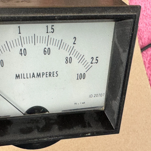 Nuovo Originale Disponibile Subito Misuratore Vintage Triplett Kilovolt Milliamperi 0-2.5KV 0-100mA Garantito per PLC, PAC e Controllori Dedicati - Product Image 4