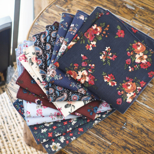 Vente en gros 100% coton <span class=keywords><strong>petits</strong></span> <span class=keywords><strong>mouchoirs</strong></span> imprimés floraux 8.6*8.6 pouces <span class=keywords><strong>mouchoirs</strong></span> de poche vintage pour hommes femmes - Product Image 1
