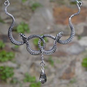 Vendita calda collana pendente in cristallo gotico di Halloween con doppio serpente in <span class=keywords><strong>argento</strong></span> antico accessorio collana di gioielli - Product Image 1
