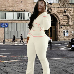 ชุดเซ็ต 2 ชิ้น ผ้าซาตินสีพื้นสำหรับผู้หญิง เสื้อฮู้ดแขนยาว กางเกงขายาวทรงบาน ผลิตในเวียดนาม - Product Image 3