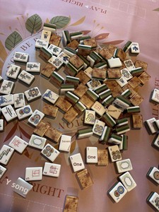 Tuiles de Mahjong en Acrylique à 4 Couches Style Américain, Motif Grain de <span class=keywords><strong>Bois</strong></span> - Modèle le Plus Vendu pour les Clubs de Mahjong et les Centres Communautaires - Product Image 3