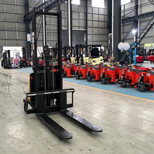 Giá rẻ 2000kg 1000kg 1500kg Xe nâng <span class=keywords><strong>pallet</strong></span> điện di động hoàn toàn mới, tự nâng, dẫn động bốn bánh, có chức năng dịch chuyển bên - Product Image 3