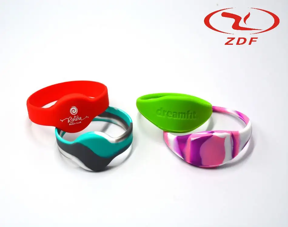 Vendita calda su misura di stampa NFC bracciale braccialetto da polso in silicone stampa logo stampaggio servizi di elaborazione inclusi per evento