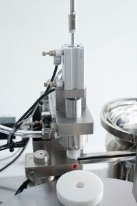 Cumplimiento de los estándares de la industria, nueva certificación GMP, compromiso de calidad de la máquina de llenado previo - Product Image 2