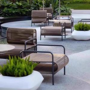 Canapé d'extérieur minimaliste en rotin en forme de L avec structure en alliage d'aluminium, banc de patio imperméable - Product Image 3