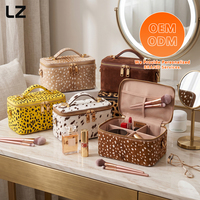 Trousse de Toilette de Voyage en Cuir Imprimé Poil de Vache LZ avec Logos Personnalisés pour Femme, Élégante Pochette à Maquillage avec Fermeture Éclair Dorée et Poils