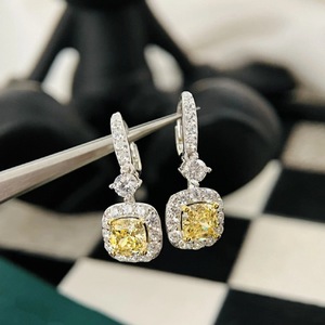 Pendientes Colgantes de Plata de Ley S925 con Diamante Cuadrado Amarillo Claro, Estilo Clásico con Borla y Detalles de Diamantes Amarillos - Product Image 3