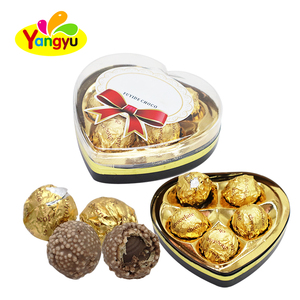 Boîte cadeau en forme de cœur de chocolat aux noisettes enrobée de feuille d'or certifiée Halal, vente en gros - Product Image 1