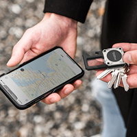 Porte-clés Décapsuleur Intelligent avec Localisateur GPS pour Téléphone Portable iOS (Apple Find My)