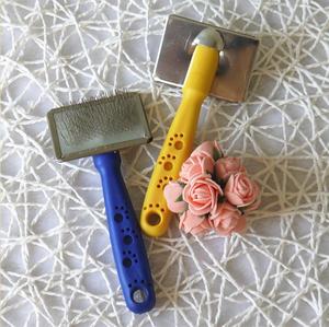 Manico in plastica morbido curvo in acciaio inox aghi a basso prezzo semplice Pet Dog cagnolino animale toelettatura spazzola per toelettatura - Product Image 5