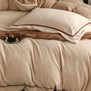 Ensemble <span class=keywords><strong>de</strong></span> literie en velours <span class=keywords><strong>de</strong></span> lait gaufré <span class=keywords><strong>de</strong></span> luxe, 4 pièces, ensemble <span class=keywords><strong>de</strong></span> <span class=keywords><strong>housse</strong></span> <span class=keywords><strong>de</strong></span> <span class=keywords><strong>couette</strong></span> en <span class=keywords><strong>flanelle</strong></span> jacquard, ensemble <span class=keywords><strong>de</strong></span> literie doux et chaud pour l'hiver avec bordure blanche - Product Image 2