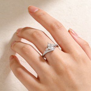 Anillo de Compromiso de Plata de Ley 925 con Circonita Cúbica de Corte Princesa, Engaste Pavé, Diseño Geométrico Clásico, Joyería para Mujer - Product Image 5