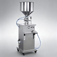 Machine de remplissage rotative pour boissons avec contrôle du niveau de remplissage sous pression et réduction de la mousse