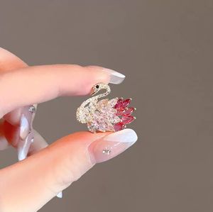 Moda nuevo estilo Europa y América Venta caliente broche Vintage de <span class=keywords><strong>cisne</strong></span> de cristal de sentido de alto grado para regalo de mujer - Product Image 3