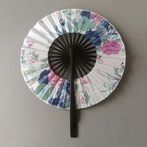 Éventail pliant japonais vintage en bambou fait main pour femme, élégant, avec motif de fleurs de cerisier sculptées, en tissu teinté, décoration d'intérieur - Product Image 4