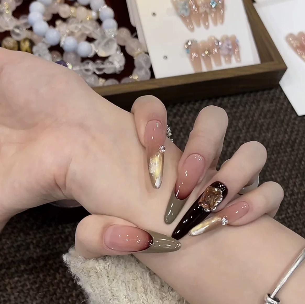 pointe de chien fine au coucher du soleil d'hiver-xs