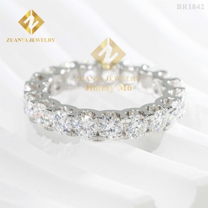 Bague éternelle en argent 925 plaqué or blanc avec sertissage à griffes, diamant moissanite rond VVS1 de 4 mm, prête à être expédiée - Product Image 2